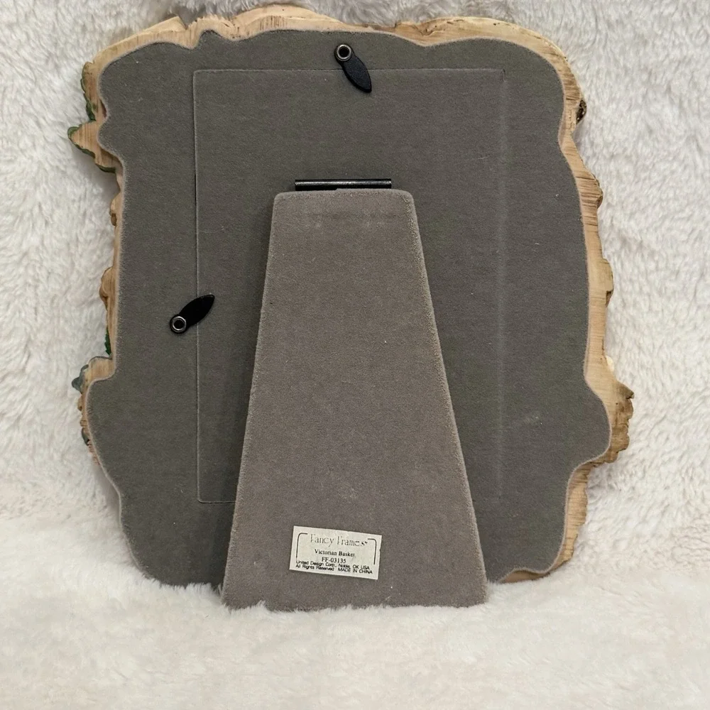 VTG Fancy Frames Resin Picture Frame Cream Cottagecore Standing Victorian Basket